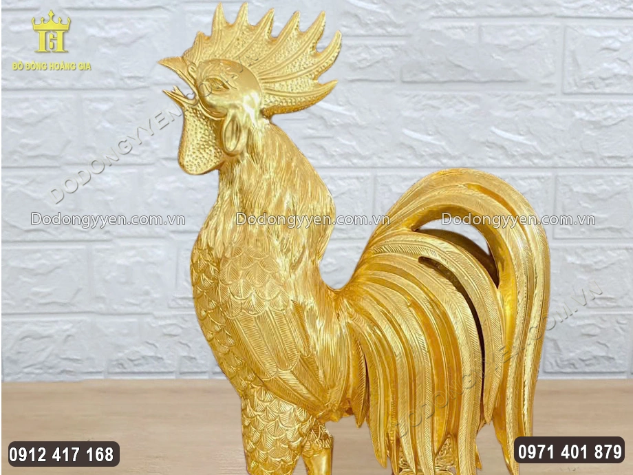 Linh vật g&agrave; trống được chạm khắc v&ocirc; c&ugrave;ng oai vệ